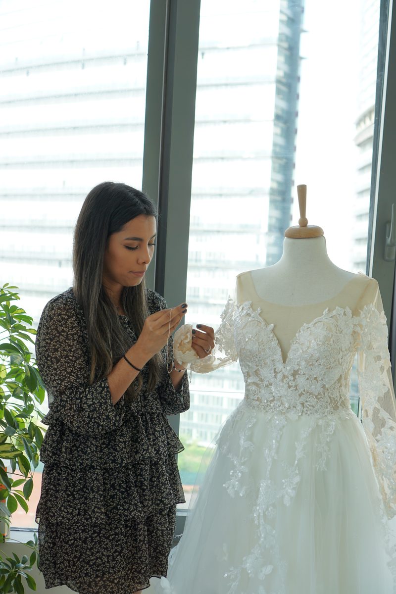 Costura a mano en nuestro atelier
