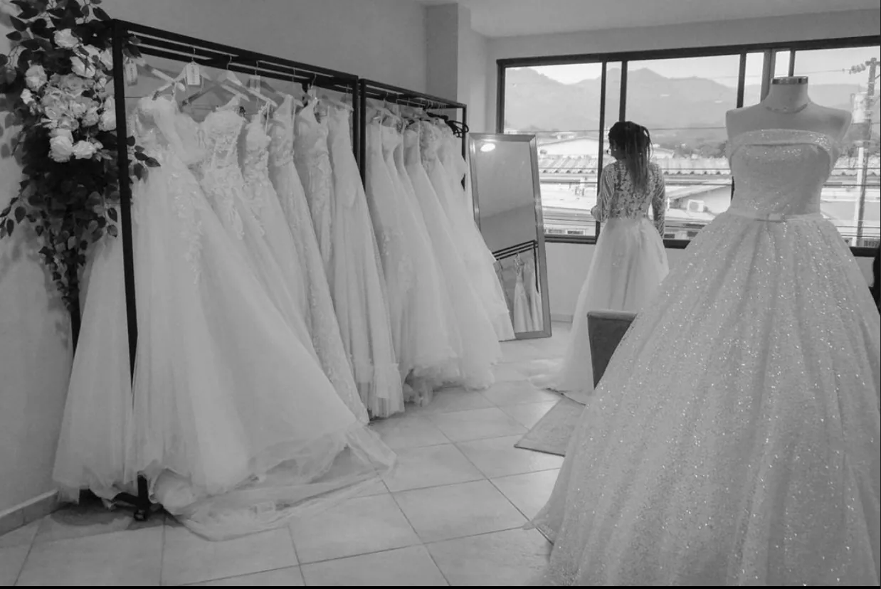 El proceso de confección de vestidos Neufeld Novias