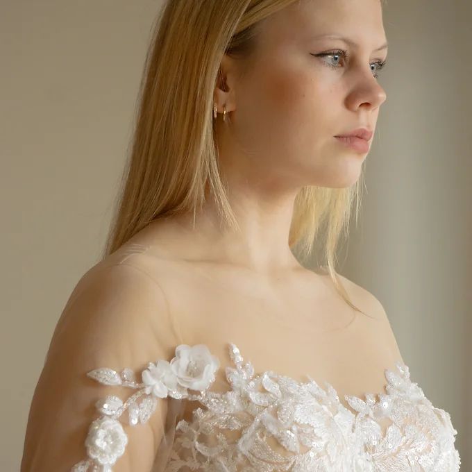 Detalle de encaje francés — vestido Alma