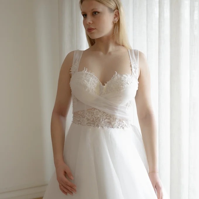 Detalle de encaje francés — vestido Rose